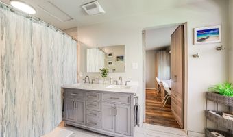 977 Makaiwa St, Honolulu, HI 96816