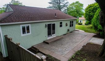 91 Inez St, Narragansett, RI 02882