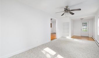 52 Pleasant View Rd, Warwick, RI 02888