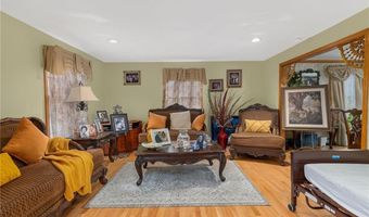 6 Lake Dr, North Providence, RI 02904