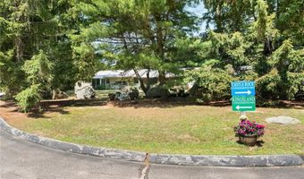 47 Kingsland Ct 6A, Charlestown, RI 02813