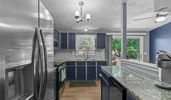 162 Pine St, Warwick, RI 02888