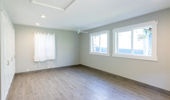 207 N MAPLE St, Bingen, WA 98605