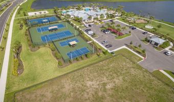 7401 PARADISO Dr, Apollo Beach, FL 33572