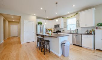 580 N Highlander Way, Addison, IL 60101