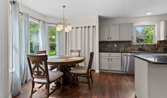 1097 Pebble Brook Dr, Columbus, OH 43240