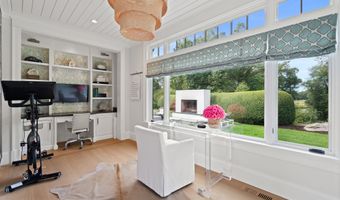 8 Gaylea Dr, Branford, CT 06405