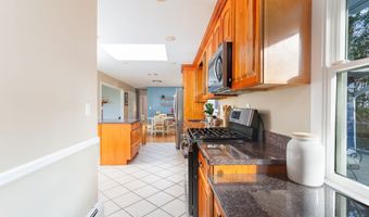 14 Elmcrest Dr, Danbury, CT 06811