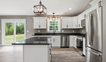 633 Streamside Ave, Hermon, ME 04401