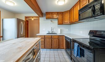 975 Wolf Hill Rd, Cheshire, CT 06410