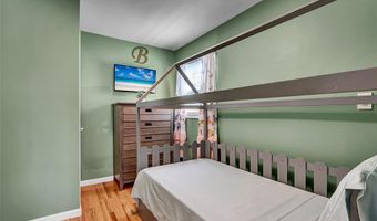 1 Somerset Rd W, Amityville, NY 11701