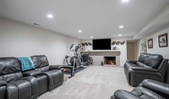 713 17th Ave SW, Altoona, IA 50009