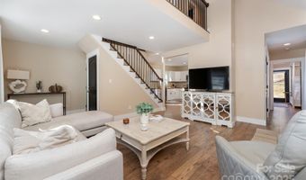 15 Eaglebear Dr, Asheville, NC 28806