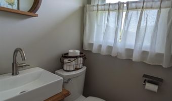 154 West St, Barton, VT 05822
