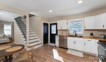 15 Eaglebear Dr, Asheville, NC 28806