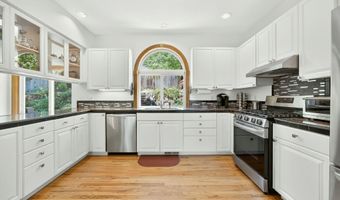 185 Almond St, Ashland, OR 97520