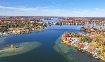 2076 S Long Lake Rd, Fenton, MI 48430