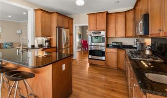 10 Hillside Ct, East Greenwich, RI 02818