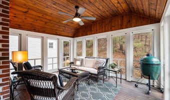 17 Canterbury Ln, Bedford, NH 03110