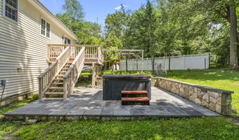 24 Ken Oaks Dr, Danbury, CT 06810
