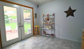506 12th Ave NW, Altoona, IA 50009