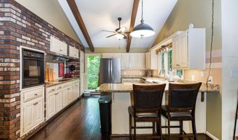 1624 LAKESHORE Dr, Anniston, AL 36207