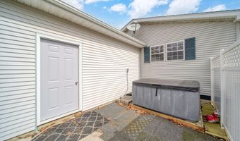 701 Missouri River Dr, Adrian, MI 49221