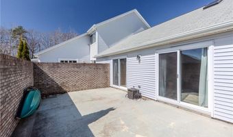 1011 Williamsburg Cir, Warwick, RI 02886