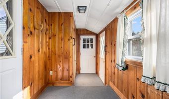 118 Wolcott Ave, Middletown, RI 02842