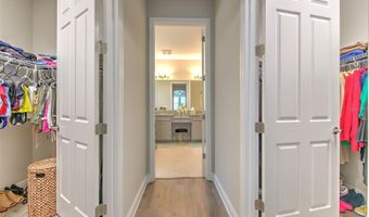 7401 PARADISO Dr, Apollo Beach, FL 33572