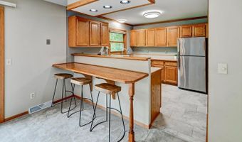 5514 Meadowood Dr, Fitchburg, WI 53711