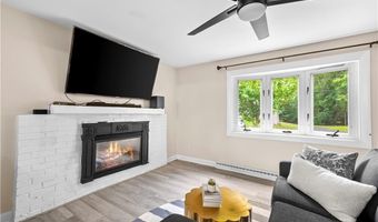 28 Alton Ave, Cumberland, RI 02864