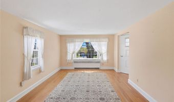 15 Valley View Dr, Cumberland, RI 02864