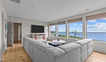 82 Ellery Rd, Newport, RI 02840