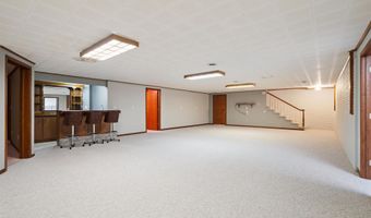 1108 2nd St SW, Dyersville, IA 52040