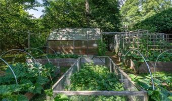72 Summerfield Ln, Middletown, RI 02842