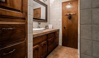 104 Caulder Dr, Chickasha, OK 73018