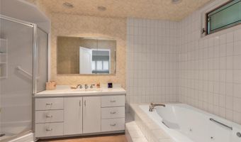 76 Parkview Dr, Albertson, NY 11507