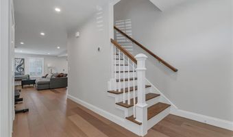 28 Ashley St, Cranston, RI 02920