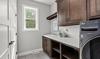 5644 N SUMMERLAND Dr, Appleton, WI 54913