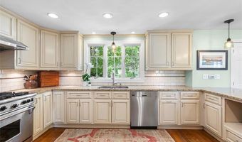20 Terrace Dr, Barrington, RI 02806