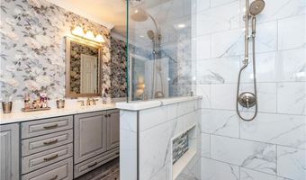 9 Wilshire Ln, Cranston, RI 02921