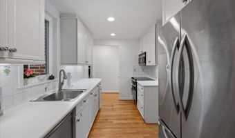5901 DEVONSHIRE Dr, Bethesda, MD 20816