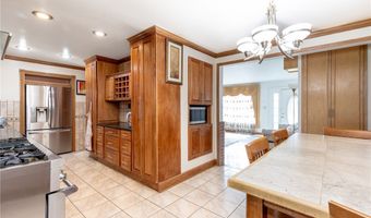 676 N Ellicott Creek Rd, Amherst, NY 14228