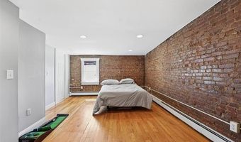 82 E 26TH St, Bayonne, NJ 07002