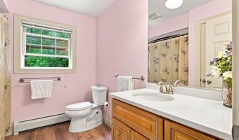 40 Lakewood Dr, Alton, NH 03810