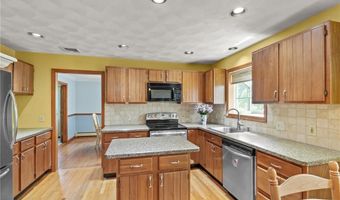 13 Sunnyside Dr, Cumberland, RI 02864