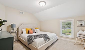 215 W Fremont St, Arlington Heights, IL 60004