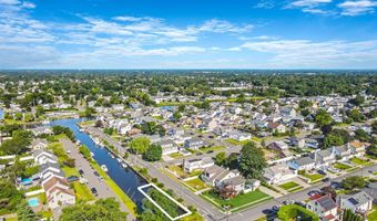 29 North Plz, Amity Harbor, NY 11701