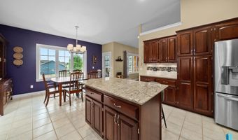 304 S Country Club Ave, Brandon, SD 57005